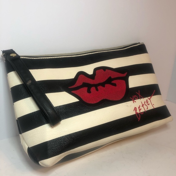 Betsey Johnson Red Lips, Black And White Striped Handbag. Built In Charge Pack. - Picture 2 of 10
